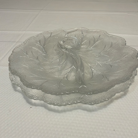 Set of 2 Indiana Glass Company Pebble Leaf Design  Snack Plate - Picture 2 of 6